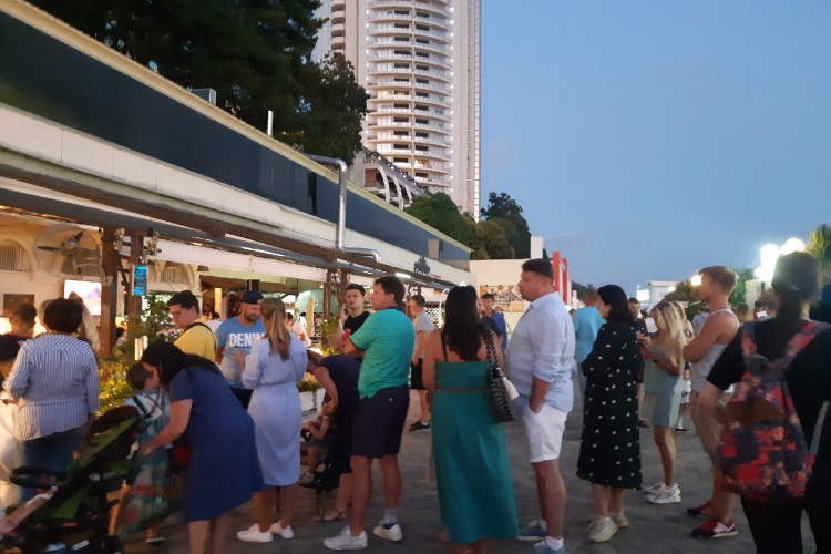 Rusiyanın turizm şəhəri yüz faiz turistlə doldu