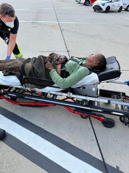 İstanbuldan Mançesterə uçan təyyarədə körpə doğuldu - FOTO