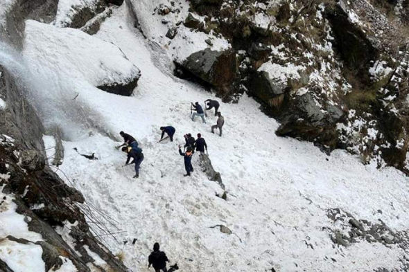 Hindistanda uçquna düşən turustlərdən 20-si sağ çıxarıldı - FOTO