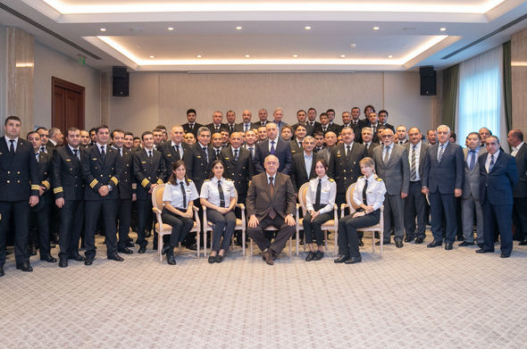 AZAL prezidenti Cahangir Əsgərov uçuş heyətinin yığıncağını həyata keçirdi - FOTO