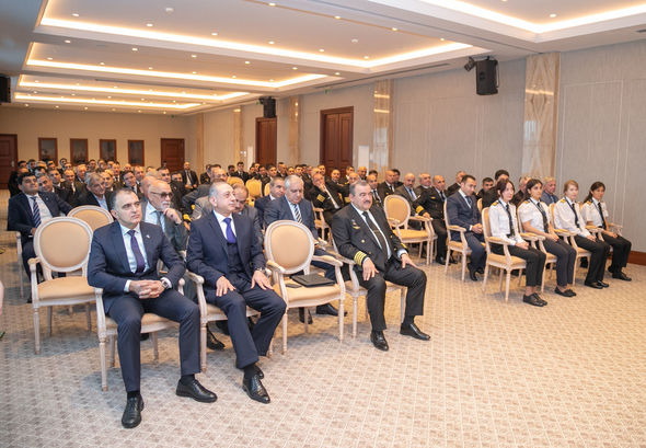 AZAL prezidenti Cahangir Əsgərov uçuş heyətinin yığıncağını həyata keçirdi - FOTO