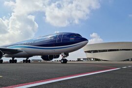 AZAL-ın təyyarəsi Şərqi Zəngəzurda ilk hava limanına texniki eniş icra etdi - FOTO/VİDEO