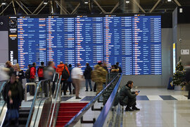 Moskva aeroportlarında uçuşlar kütləvi şəkildə təxirə salınıb