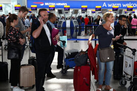"British Airways" onlarla uçuşu ləğv edəcək