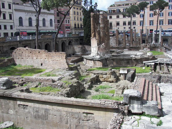 Yuli Sezarın məşhur ifadəsini işlədib öldürüldüyü yerin qapısı turistlərin üzünə açıldı - FOTO