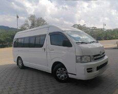 mikroavtobus Toyota hi ace