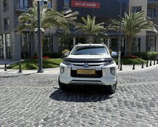 Mitsubishi L200 pickup rent a car