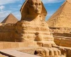 Он говорит, что хочет провести чудесный отпуск в Египте.